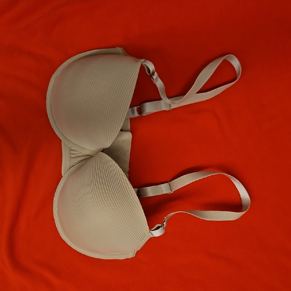 Natori Cream Seamless Bra with Adjustable Straps